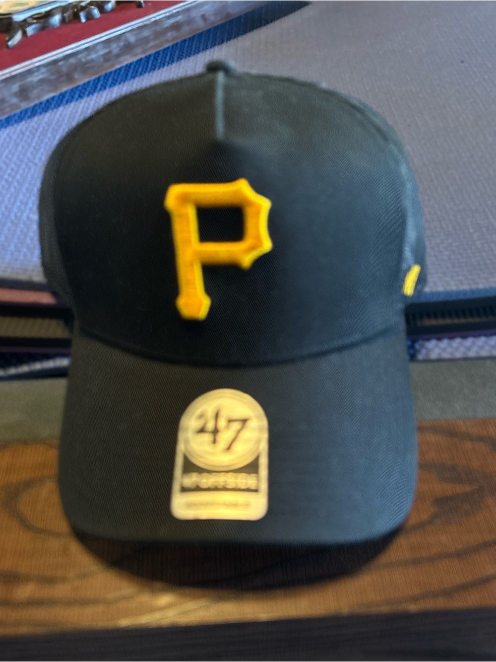 47 Brand - Men’s Black Baseball Cap with Yellow 'P' Patch